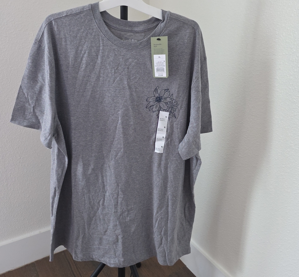 Goodfellow & Co Gray Short-Sleeve Crewneck Tee with Floral Chest Sketch